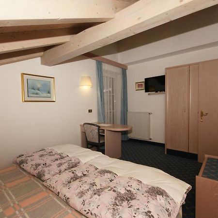 Hotel Villa Mozart Pozza di Fassa Bagian luar foto