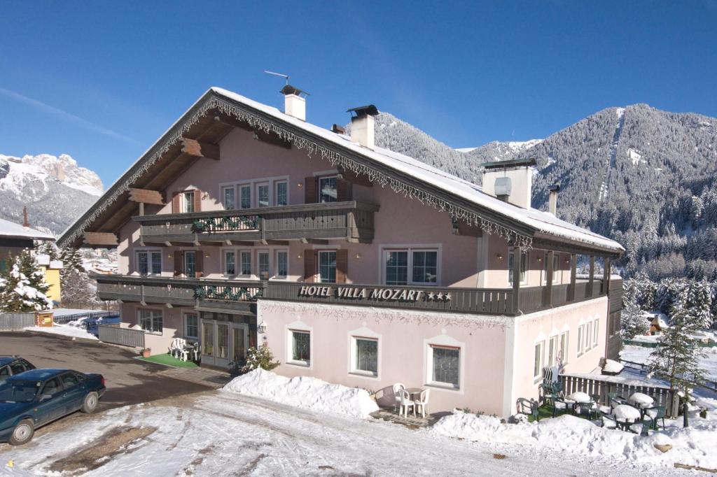 Hotel Villa Mozart Pozza di Fassa Bagian luar foto