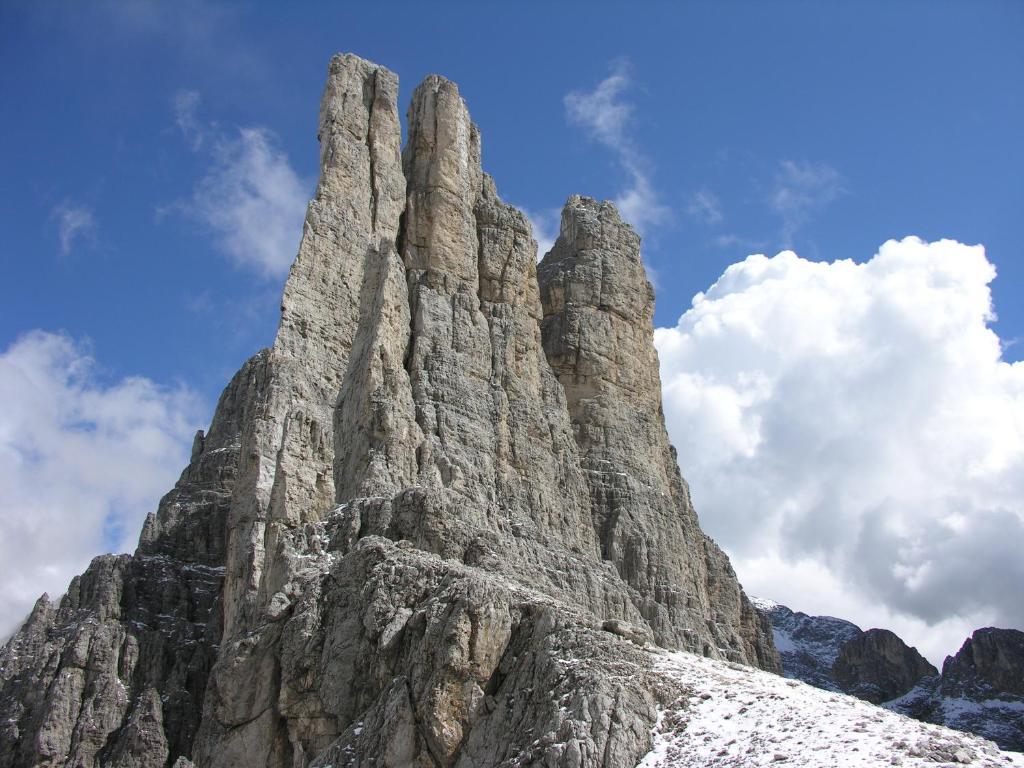 Hotel Villa Mozart Pozza di Fassa Bagian luar foto